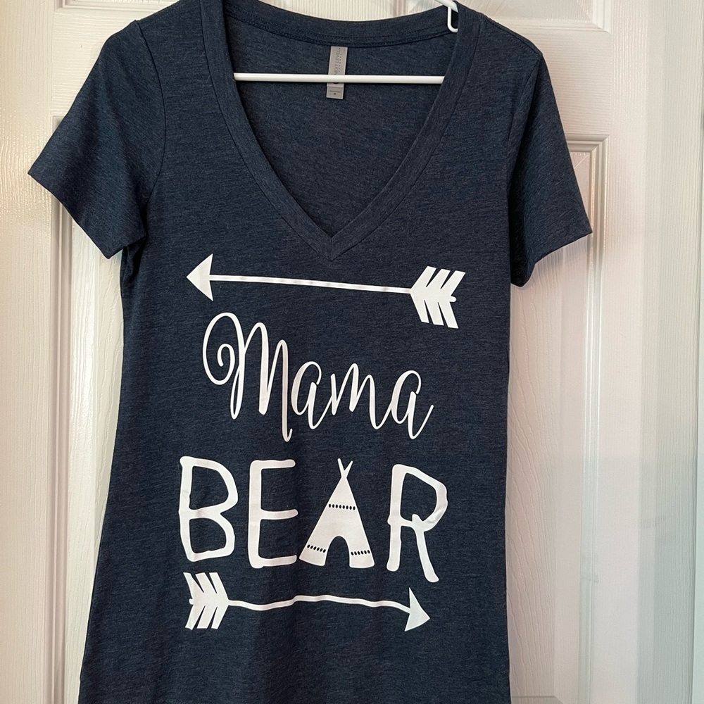 ***Brand new*** NWOT Mama Bear 🐻 printed poly blend tee 😍💕❤️